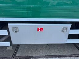 Volvo FL 240 / 6 Cylinder / 18 Tons / Manual / Tail L...