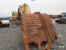 Caterpillar 365C excavator with tooth bucket