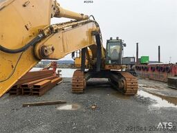 Caterpillar 365C excavator with tooth bucket