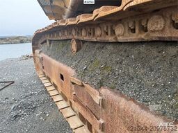 Caterpillar 365C excavator with tooth bucket