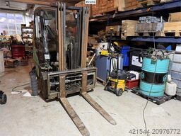 Mitsubishi FD30N forklift with side shift
