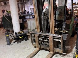 Mitsubishi FD30N forklift with side shift