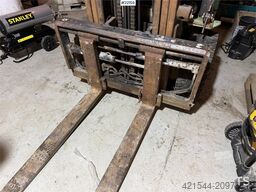 Mitsubishi FD30N forklift with side shift