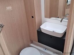 SUNLIGHT Adventure T Ford 680 Markise/SAT/TV/Solar/Navi