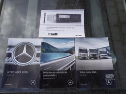 Mercedes-Benz Arocs 2633 flatbed truck / Crane FASSI