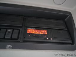 Renault C280 DTI 8 / FASSI crane 5.6T / 560 mth