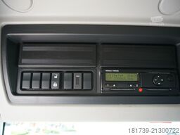 Renault D12 Euro 6 / 18 pallets / Tail lift/ 2017