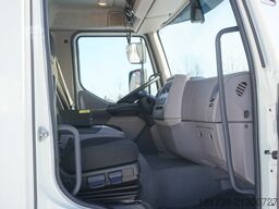 DAF LF 12.210 18-pallet container with tail