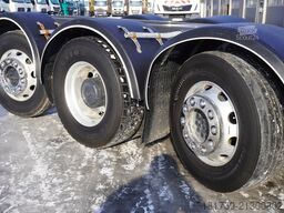 Mercedes-Benz Antos 3240 8×2 / Typhoon L170Z3 crane