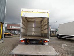 Renault D 8.180 + lift + euro 6 + MANUAL