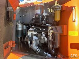 Hitachi ZX180LC-5B excavator w/ rototilt, digging bucket a