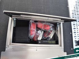BRIAN JAMES TRAILERS Race Transporter 7 Seilwinde Solar Kamera
