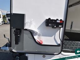 BRIAN JAMES TRAILERS Race Transporter 7 Seilwinde Solar Kamera