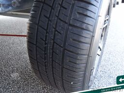 BRIAN JAMES TRAILERS Race Transporter 7 Seilwinde Solar Kamera