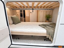 HOBBY De Luxe 545 KMF Modell 2027 Garage ausgestellt