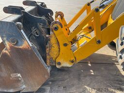 JCB 4CX