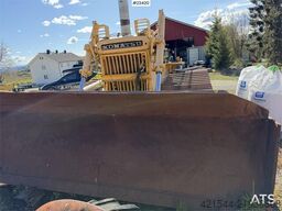 Komatsu D65P-6 dozer m/ ripper og skjær