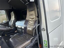 Volvo FH16 700 Tandem Box Truck with Lift and Onspot