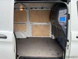 MERCEDES-BENZ eVito KA Lang 3Sitzer Kamera Navi Flügeltüren
