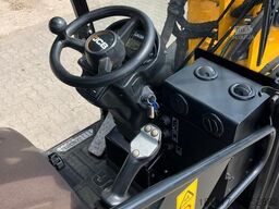 JCB 403 AGRI PLUS