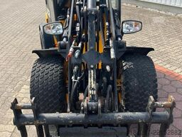 JCB 403 AGRI PLUS