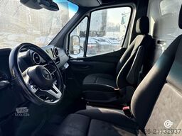 MERCEDES-BENZ 319 CDI Koffer Ladebordwand mit Anhänger