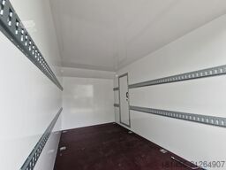 trailershop schöner Kofferanhänger niedrige Ladefläche Seitentür 2700kg 360x200x210cm Neuverkauf