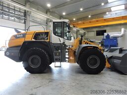 LIEBHERR L566 Xpower
