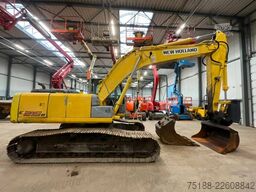 New Holland E 215 B