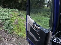 Mercedes-Benz Actros 2551