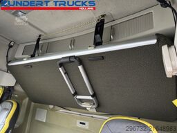 Volvo FH16-750 GLOBETROTTER, 8x4