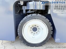 Combilift CB3000 GAS TRIPLEX 4900 FREE-LIFT