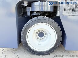 Combilift CB3000 GAS TRIPLEX 4900 FREE-LIFT