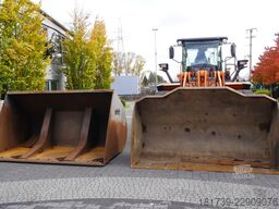 Hitachi ZW220 articulated loader / 2 buckets