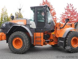 Hitachi ZW220 articulated loader / 2 buckets
