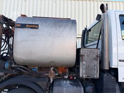 UNIMOG U400 mit Breining U2000 Bitumenspritze + Besen