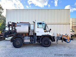 Unimog U400 mit Bitumspritze Breining + Besen