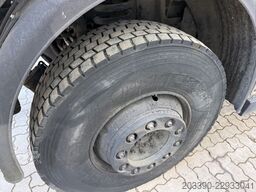 Unimog U400 mit Bitumspritze Breining + Besen