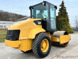 Caterpillar CS423E Planierwalze
