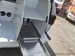 BMW xDrive 220 d  Notarzt KdoW Notarzteinsat