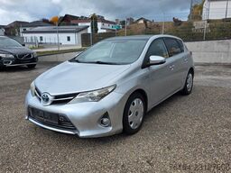 TOYOTA Auris Hybrid Life+