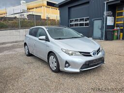 TOYOTA Auris Hybrid Life+