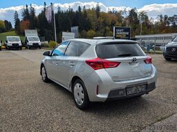 TOYOTA Auris Hybrid Life+