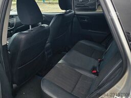 TOYOTA Auris Hybrid Life+