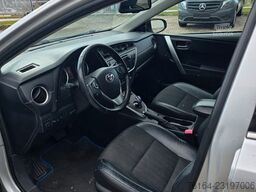 TOYOTA Auris Hybrid Life+