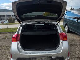 TOYOTA Auris Hybrid Life+