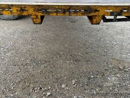 Krone BDF 7,45m Lochleiste Teleskopstützen