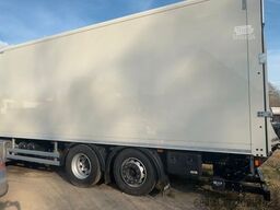 FORD 2642T 6X2 mit Kofferaufbau