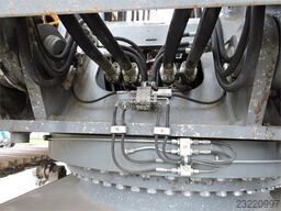 Liebherr R946