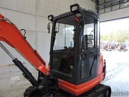 Kubota KX71-3